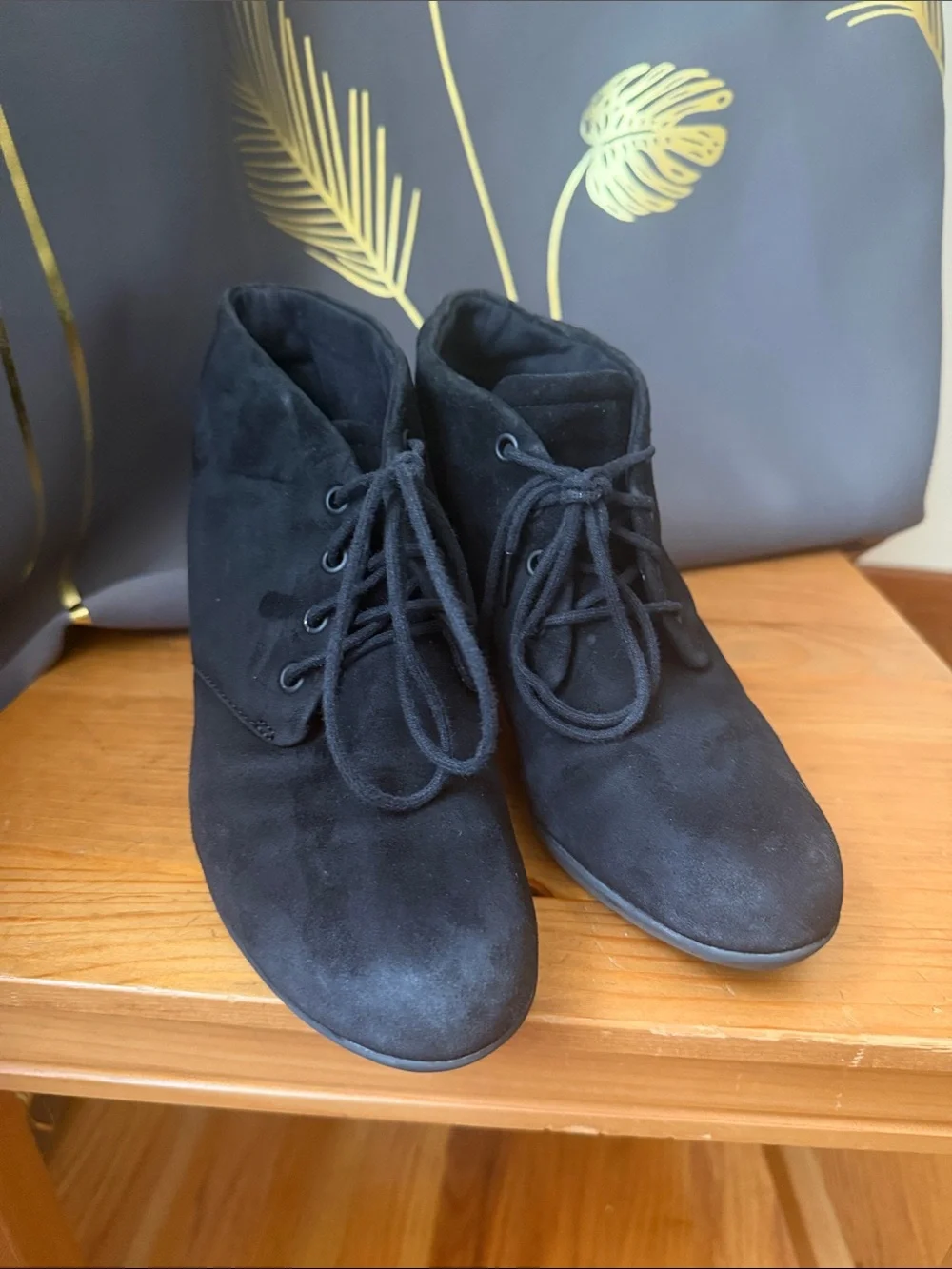 Clark’s Women’s Black Lace-Up Suede Ankle Boots Women’s 6
